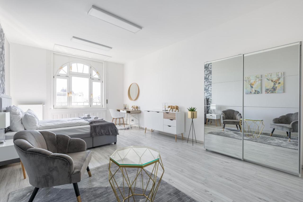 Designer Apartment On The Budapest Broadway With 2Br And Ac Esterno foto