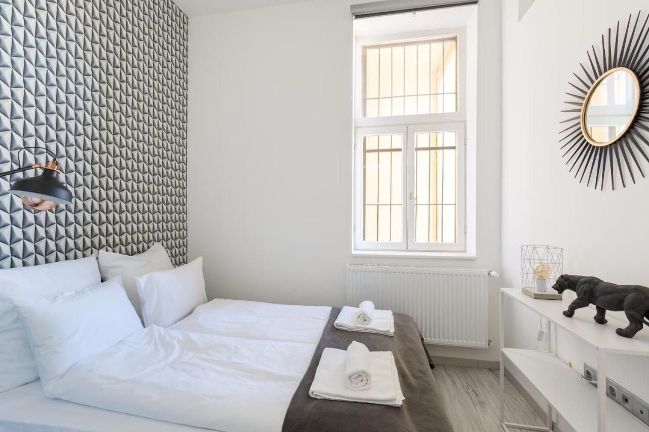 Designer Apartment On The Budapest Broadway With 2Br And Ac Esterno foto